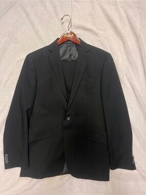 Kenneth Cole Reaction Men's Black Two-Button 2-Piece Suit